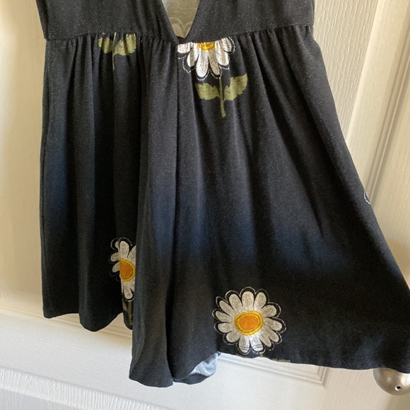 Forever 21 Daisy Open Back Romper Size S - Picture 6 of 6